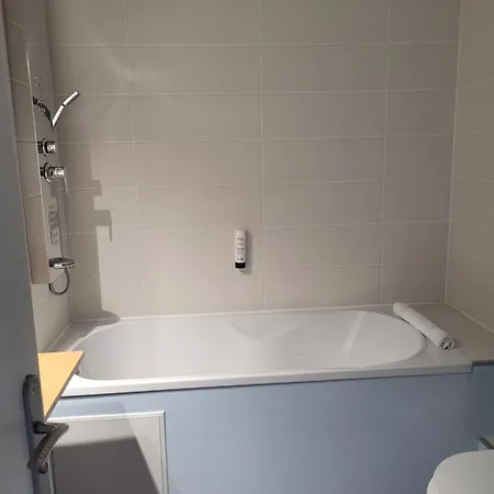 Bomotel