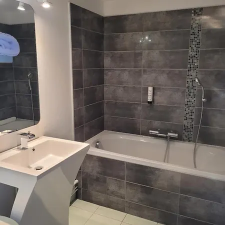 Bomotel Hotell Montluçon