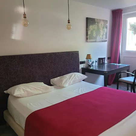Hotell Bomotel Montluçon